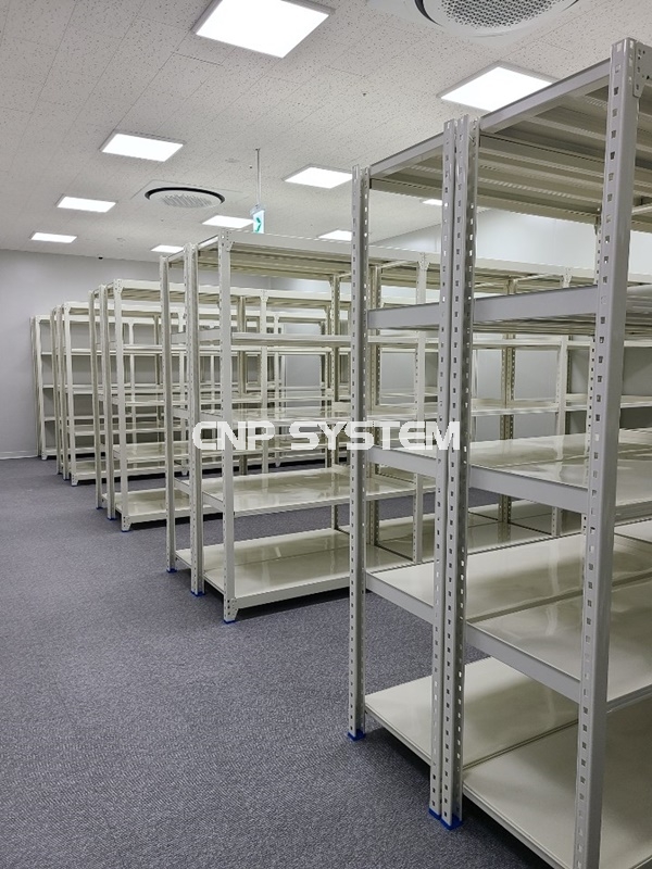 중량랙의 경우 맞춤제작 가능하여 중량랙의 사이즈, 색상조절도 가능하여 다양한 화물의 적재가 가능합니다.