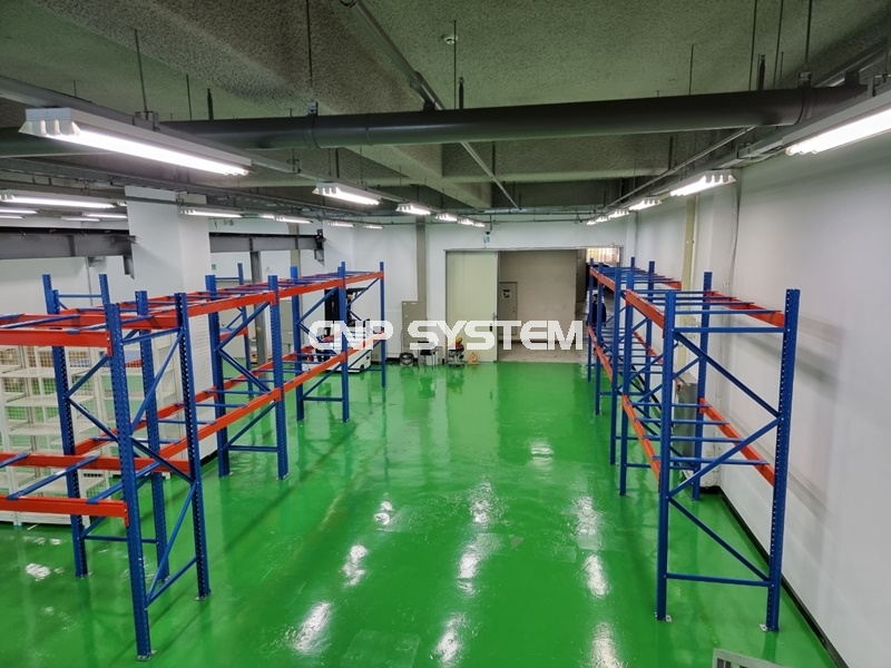 오늘 소개할 현장은 경기도 김포에 위치한 제조회사입니다.

파렛트랙과 선반랙(셀프랙) 시공하였고

우선 파렛트랙 소개해드리겠습니다.

파렛트랙 스팩은 2785(W)*1000(D)*3000(H) 2S 3단 입니다.