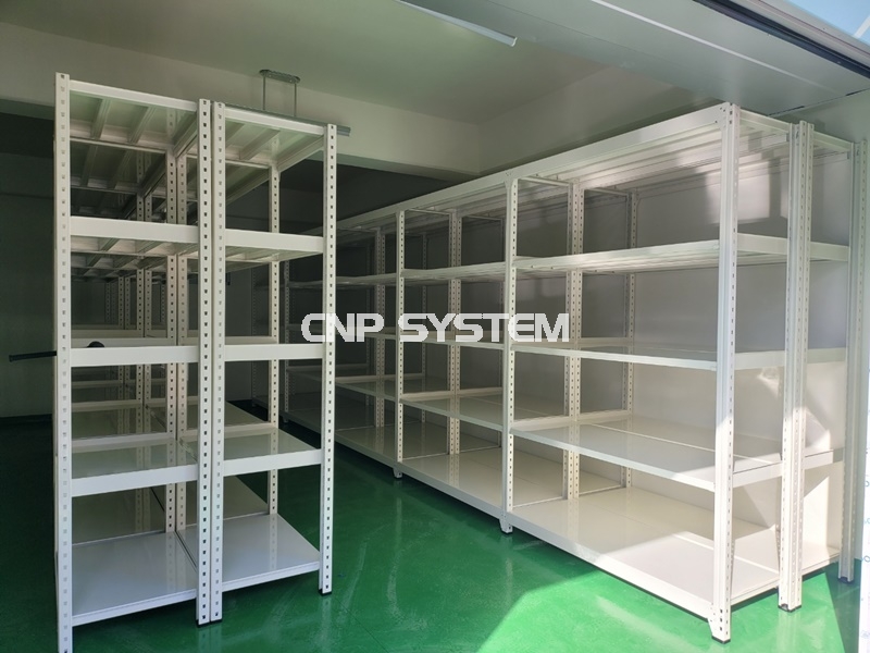 중량랙의 경우 단단 하중 300kg이하 까지 적재 가능하며,

경량랙은 100kg이하 까지 적재 가능합니다.