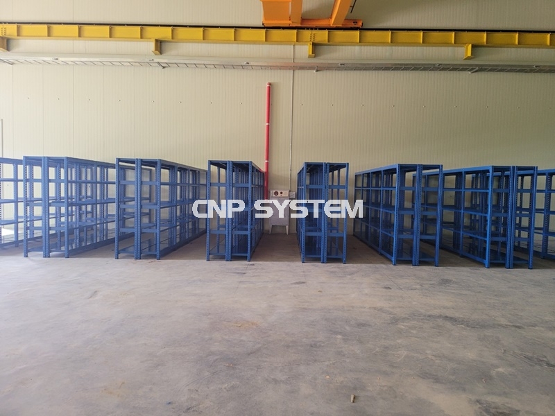 파렛트랙에 이어 중랙랙 설명 이어가겠습니다.

중량랙 1200(W)*450(D)*2100(H)  

5S 4단 독립 16대와 연결 48대 시공하였습니다.

