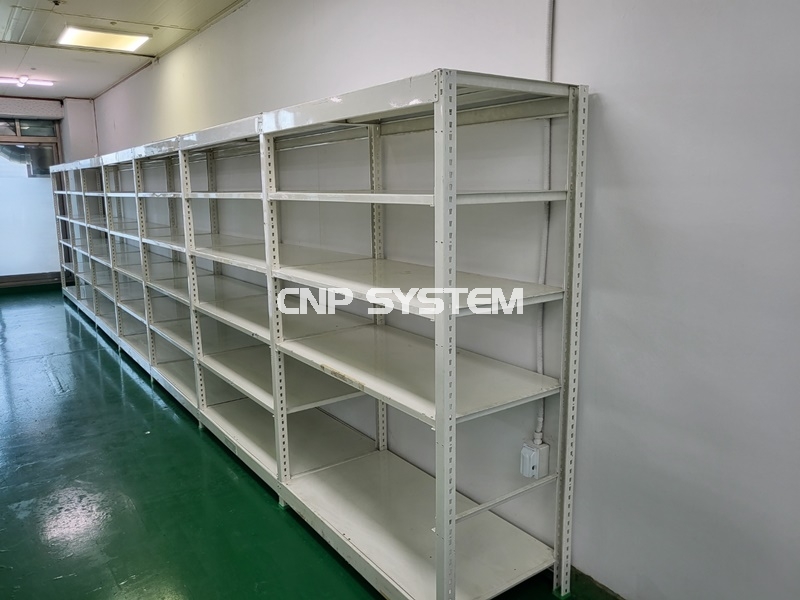 모두 중고 경량랙으로 시공했으며,

너비 1200 경량랙이며 깊이는 600 높이는 1800입니다.